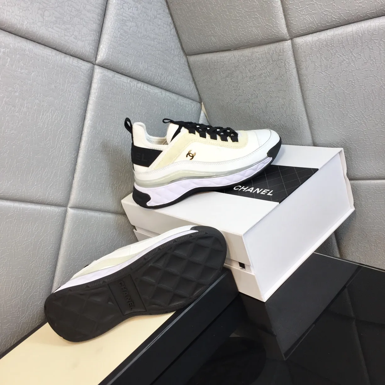 👟👟Ex-factory price 480👟👟 Women's shoes, women's clothing, sizes: 35-45 in stock, welcome to see the board for tasting details. Chanel Chanel Couple Style Xiaoxiang Casual Sports Shoes Dad Shoes Couple Style Counter original version 1:1, each color is accurately matched and internally marked. Black and gold logo. Fabric: Silk cowhide/Imported sheep tendon Outsole: T👟👟Ex-factory price U outsole/Transparent crystal bottom Comes with flip-top magnet box, complete package